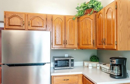 Fort Wayne Apartment | Cozy 1-bedroom apartment in historic Victorian Mansion