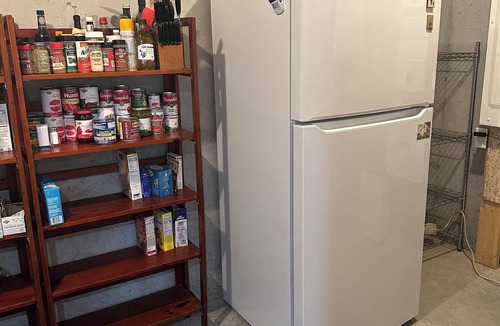 Brunswick Apartment | Cozy 1-bedroom apartment in serene Brunswick with AC. Private parking