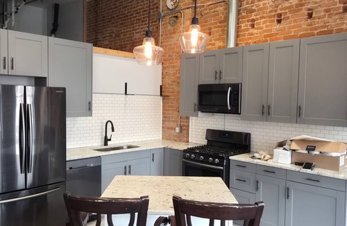 Central Business District Apartment | Cozy 1-bedroom apartment in downtown Kalamazoo, walking distance to attractions.