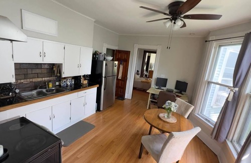 Ypsilanti Apartment | Cozy 1-bedroom apartment with WiFi, AC in charming Ypsilanti.