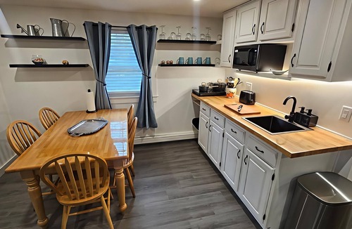 Sandwich Apartment | Cozy 1-bedroom apartment in tranquil Sandwich with AC