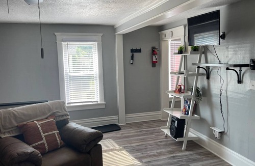 Lansing Apartment | Cozy 1-bedroom apartment in Lansing