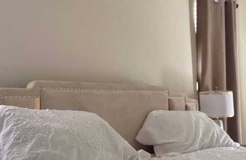 Aurora Bed & Breakfast | Cozy 1-bedroom bed & breakfast in charming Aurora with AC