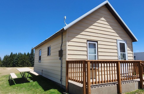 Lemoyne Cabin | Cozy 1-bedroom cabin in serene Lemoyne with AC