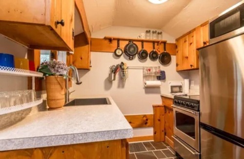 Orleans Cottage | Cozy 1 bedroom cottage in beautiful Orleans with AC. A perfect spot to get away.
