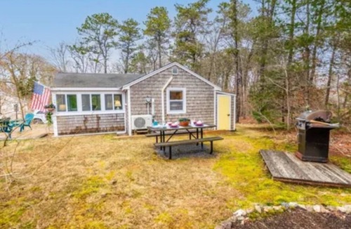 Orleans Cottage | Cozy 1 bedroom cottage in beautiful Orleans with AC. A perfect spot to get away.