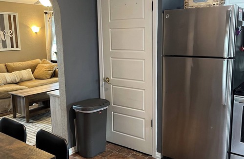 Erie House | Cozy 1 Bedroom Home, Lake Erie