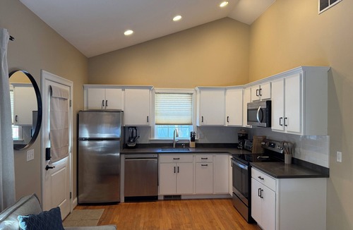 East Granby House | Cozy 1-bedroom house in adorable East Granby
