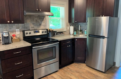 Ionia Apartment | Cozy 1 bedroom in Vintage Ionia