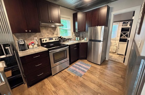Ionia Apartment | Cozy 1 bedroom in Vintage Ionia
