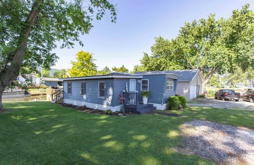 Angola House | Cozy 1-bedroom mobile home on the beautiful Crooked lake