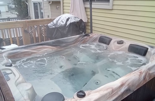 Lansing House | Cozy 1-bedroom with Hot Tub
