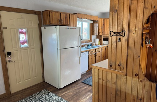 Friendship House | Cozy 10-Acre Retreat w/Deck & AC near Adventures
