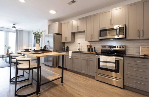 East Walnut HIlls Apartment | Cozy 12BR/12BA combined Apartment Near DT Cincinnati