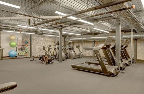 Westown Apartment | Cozy 1BD near Historic Pabst Brewery - Fiserv