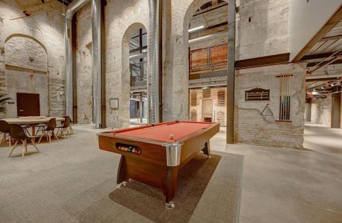 Westown Apartment | Cozy 1BD near Historic Pabst Brewery - Fiserv