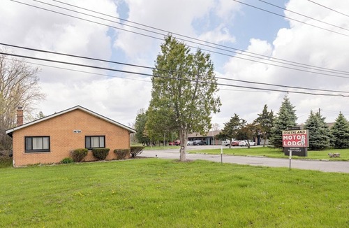 Riverview Apartment | Cozy 1BR Apt AC & Parking Brownstown