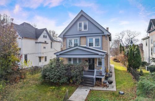 Crafton Apartment | Cozy 1BR King - Near City Airport