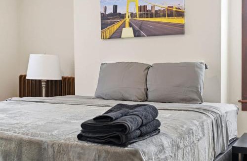Crafton Apartment | Cozy 1BR King - Near City Airport