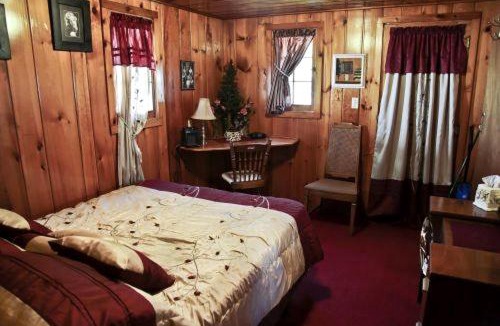 Carp Lake House | Cozy 1BR Lake Cabin Near Mackinaw City on Paradise Lake, Michigan