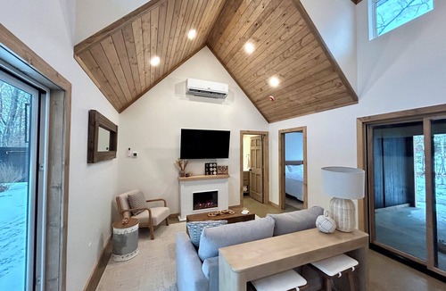 Ossipee Cabin | Cozy 2 bed/2 bath lakeside retreat w/3 season porch & firepit. Close to Nisswa