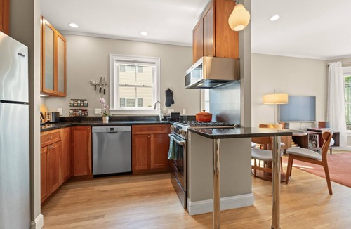The Port Apartment | Cozy 2-Bed Apt Near MIT/Harvard + Parking