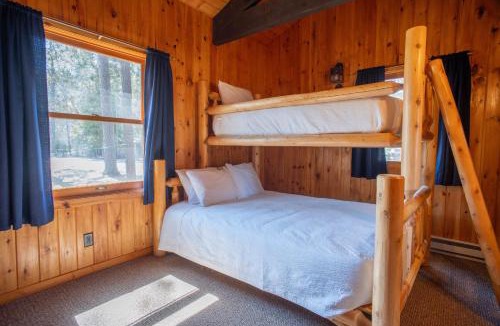 Babbitt House | Cozy 2 Bed Room Cabin - Versatile & Airy - Sleeps 5 - Netflix CB12