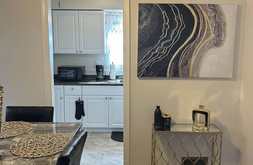 Westwood Apartment | Cozy 2-bedroom apartment, 6 miles from Downtown!