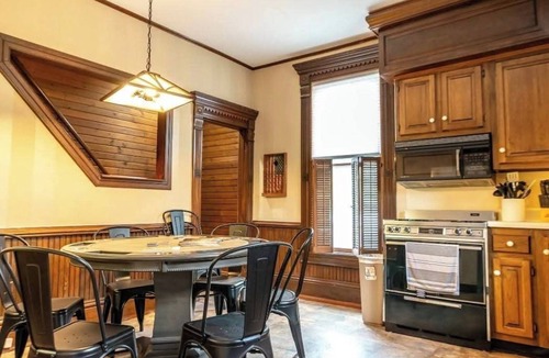 Fort Wayne Apartment | Cozy 2-bedroom apartment in historic Victorian Mansion.