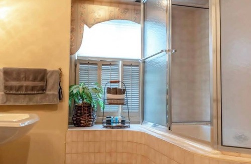 Fort Wayne Apartment | Cozy 2-bedroom apartment in historic Victorian Mansion.