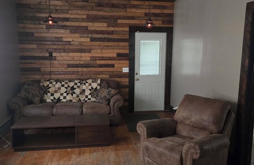 Bessemer Apartment | Cozy 2-bedroom apartment in charming Bessemer with WiFi, AC