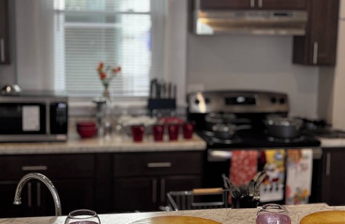 Norwood Apartment | Cozy 2-bedroom apartment in enchanting Norwood with AC
