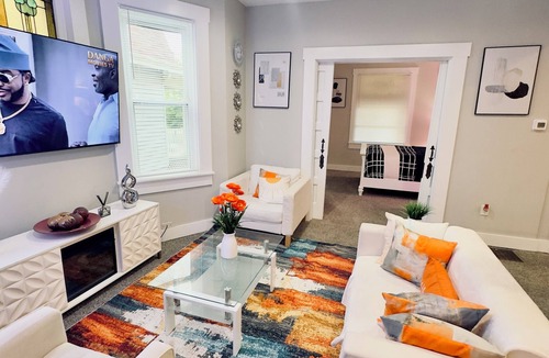 Norwood Apartment | Cozy 2-bedroom apartment in enchanting Norwood with AC