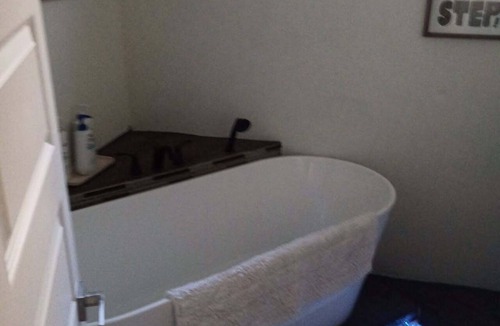 Pardeeville Cabin | Cozy 2-bedroom bachelor in quaint Pardeeville