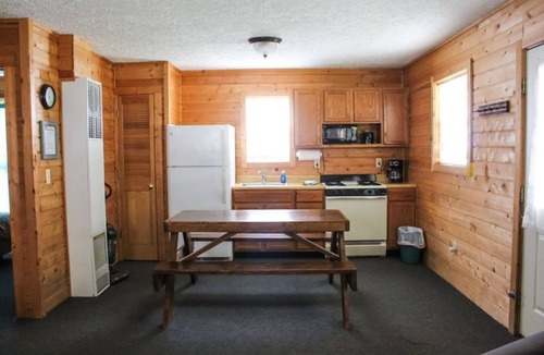 Houghton Lake Cabin | Cozy 2-bedroom cabin with lake view and access.