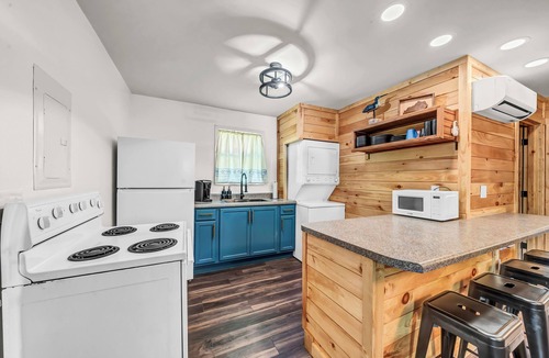 Wellington Cabin | Cozy 2-bedroom cabin in charming Wellington with Hot tub