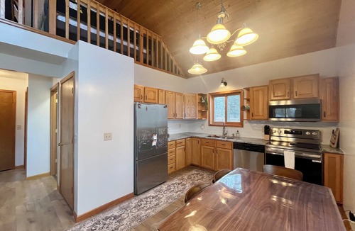 Isle Cabin | Cozy 2-bedroom cabin w loft in peaceful Isle