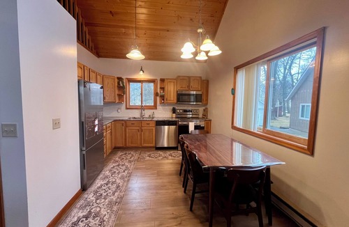 Isle Cabin | Cozy 2-bedroom cabin w loft in peaceful Isle