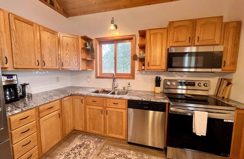 Isle Cabin | Cozy 2-bedroom cabin w loft in peaceful Isle