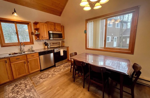 Isle Cabin | Cozy 2-bedroom cabin w loft in peaceful Isle