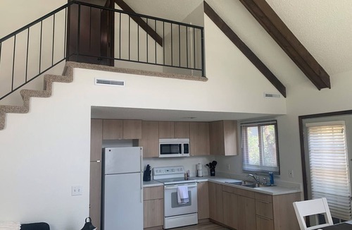 Dickinson House | Cozy 2 bedroom Cape Cod