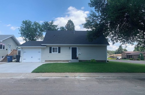 Dickinson House | Cozy 2 bedroom Cape Cod