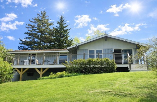 Bailey Island Cottage | Cozy 2 bedroom cottage with beautiful views of Mackerel Cove!