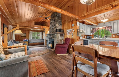 Lewiston Cottage | Cozy 2-bedroom cottage with fireplace on Tee Lake in Lewiston
