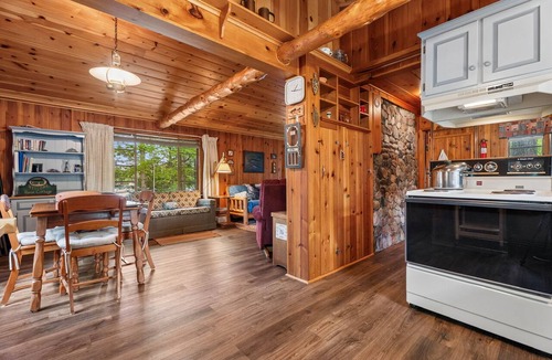 Lewiston Cottage | Cozy 2-bedroom cottage with fireplace on Tee Lake in Lewiston