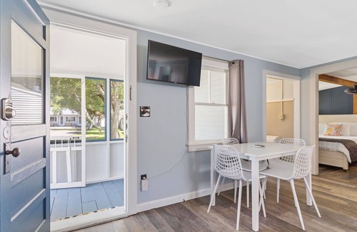 Wells Cabin | Cozy 2 Bedroom Cottage