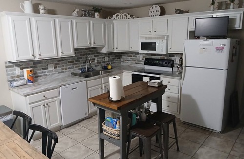 Elizabethtown House | Cozy 2-bedroom house in welcoming Elizabethtown