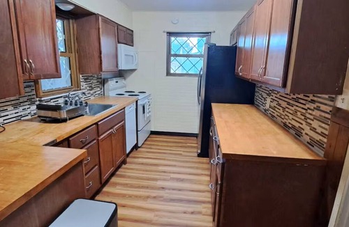 Dayton House | Cozy 2-bedroom house in adorable Dayton with AC