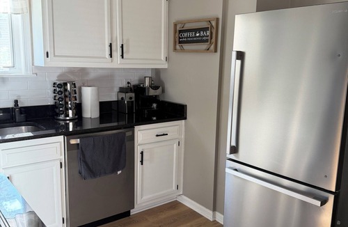 Crescent Hill House | Cozy 2-bedroom house in Louisville with AC