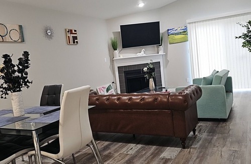 Pike House | Cozy 2-bedroom single family with AC, WiFi in charming Eagle Creek Indianapolis